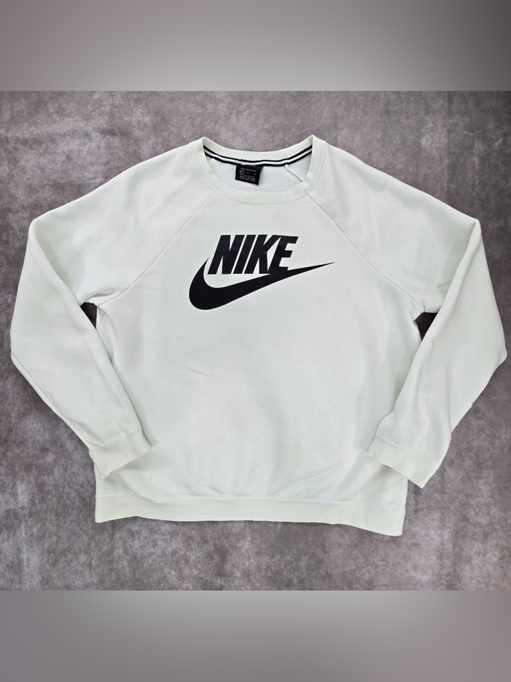 Nike Sportswear Essential Fleece Pullover Sweatshirt